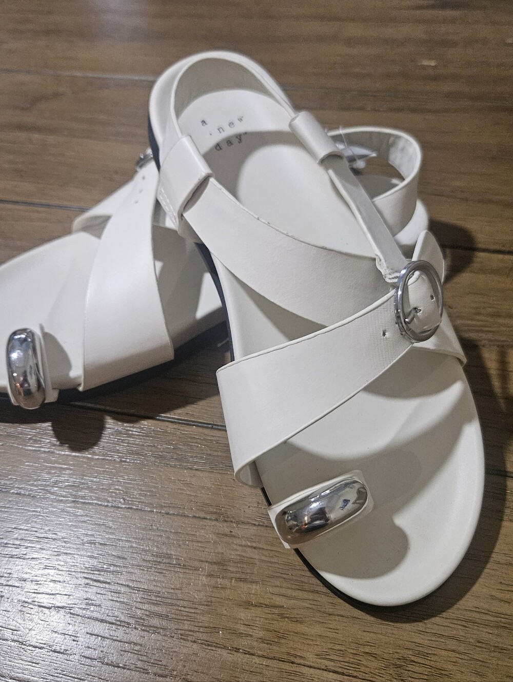 White Cross-Strap Women's Sandals with Silver Accents Size 6